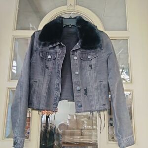 Stylish Black Denim Jacket with Faux Fur Collar